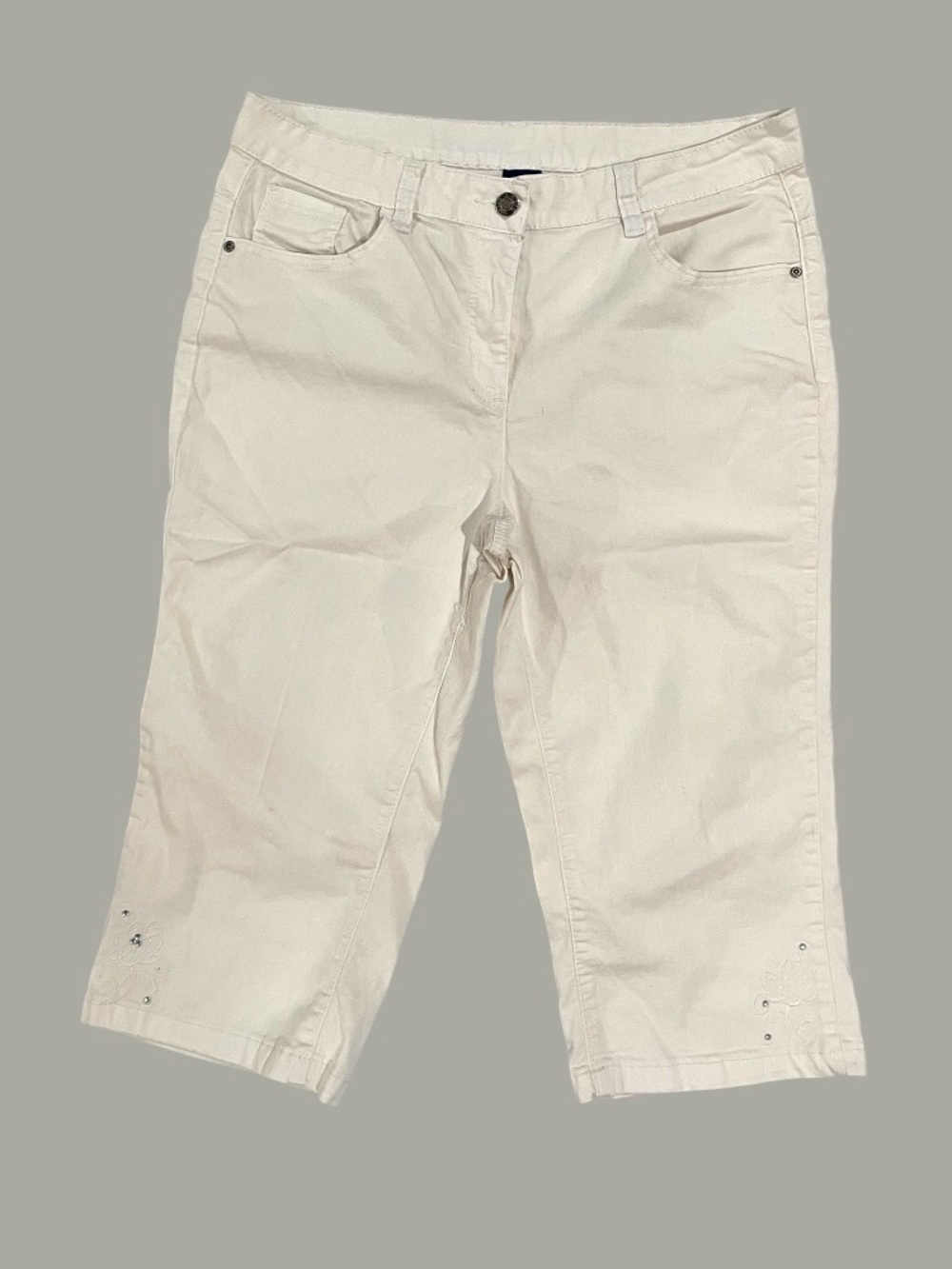 Cropped White Capri Pants